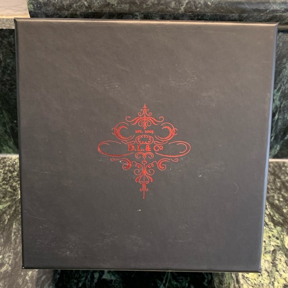 D.L. & Co. Cranberry Delight Candle - Picture 3 of 6